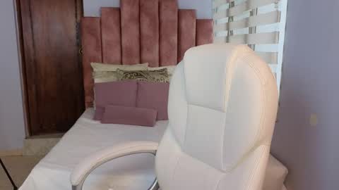 Snapshot of lou_rosse chatting on 02/25/25, 07:58 Lou Rosse online show from 02/25/25, 07:58