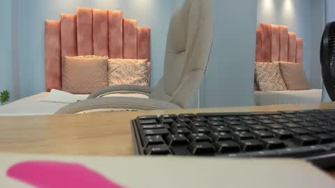 Snapshot of lou_rosse chatting on 12/13/25, 08:47 Lou Rosse online show from 12/13/25, 08:47