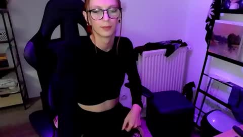 Snapshot of lou_sprw chatting on 10/15/25, 01:44 Lou online show from 10/15/25, 01:44