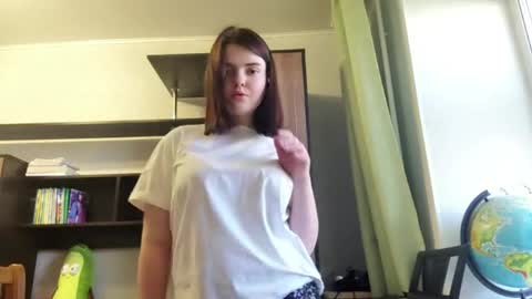 Snapshot of loudeguise chatting on 04/30/26, 09:37 Esma online show from 04/30/26, 09:37