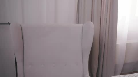 Snapshot of louettakarn chatting on 04/25/26, 12:30 Sade online show from 04/25/26, 12:30
