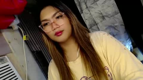 Snapshot of louheart chatting on 12/23/24, 08:03 Sweet online show from 12/23/24, 08:03