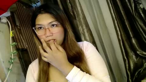 Snapshot of louheart chatting on 02/09/25, 03:01 Sweet online show from 02/09/25, 03:01