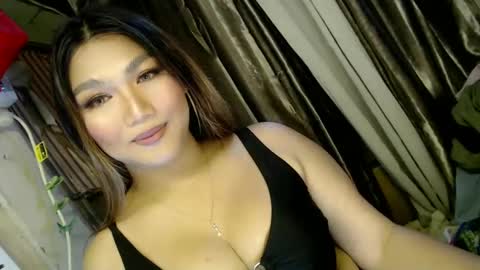 Snapshot of louheart chatting on 02/12/25, 11:07 Sweet online show from 02/12/25, 11:07