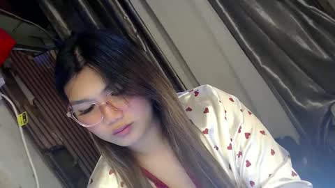 Snapshot of louheart chatting on 03/11/25, 02:10 Sweet online show from 03/11/25, 02:10