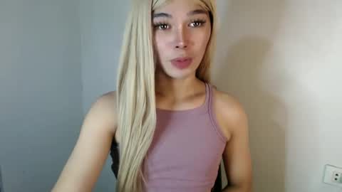 Snapshot of louilalicious chatting on 02/28/25, 05:15 louilalicious online show from 02/28/25, 05:15