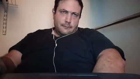 Snapshot of louinv chatting on 11/23/25, 05:57 louinv online show from 11/23/25, 05:57