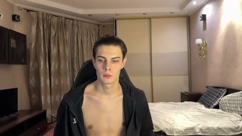 Snapshot of louis_preston chatting on 01/10/25, 02:35 Mark online show from 01/10/25, 02:35