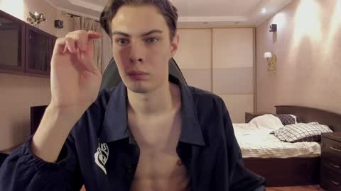 Snapshot of louis_preston chatting on 01/30/25, 04:45 Mark online show from 01/30/25, 04:45