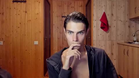 Snapshot of louis_preston chatting on 09/09/25, 02:38 Mark online show from 09/09/25, 02:38