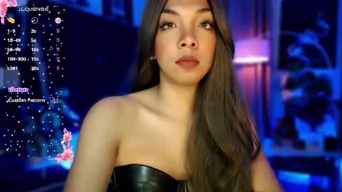 Snapshot of louisassy chatting on 11/14/25, 01:59 Louisa online show from 11/14/25, 01:59