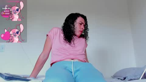 Snapshot of louise_22cm chatting on 05/25/26, 04:24 Mi lu online show from 05/25/26, 04:24