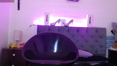 Snapshot of louise_nails chatting on 01/14/25, 08:26 LouIse online show from 01/14/25, 08:26