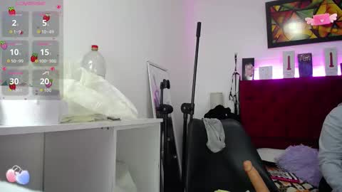 Snapshot of louise_nails chatting on 09/09/25, 11:43 LouIse online show from 09/09/25, 11:43