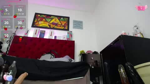 Snapshot of louise_nails chatting on 09/23/25, 12:30 LouIse online show from 09/23/25, 12:30