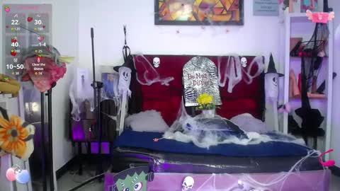 Snapshot of louise_nails chatting on 10/18/25, 03:13 LouIse online show from 10/18/25, 03:13