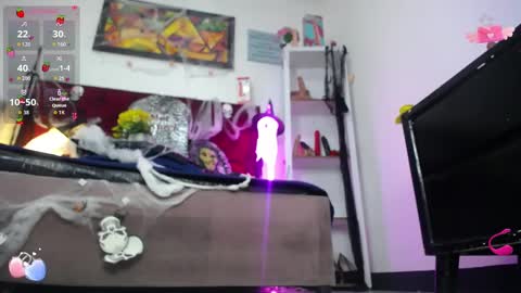 Snapshot of louise_nails chatting on 10/23/25, 12:26 LouIse online show from 10/23/25, 12:26