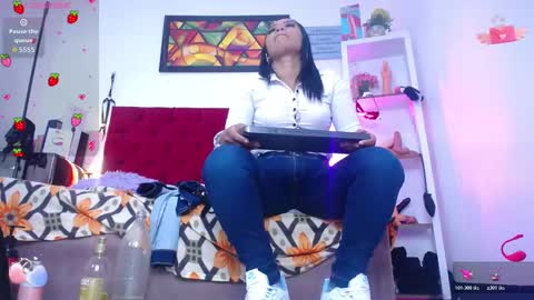 Snapshot of louise_nails chatting on 11/23/25, 01:44 LouIse online show from 11/23/25, 01:44