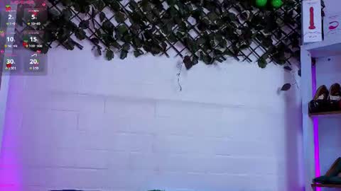 Snapshot of louise_nails chatting on 06/12/26, 04:50 LouIse online show from 06/12/26, 04:50