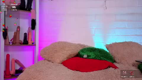 Snapshot of louise_nails chatting on 06/25/26, 06:12 LouIse online show from 06/25/26, 06:12