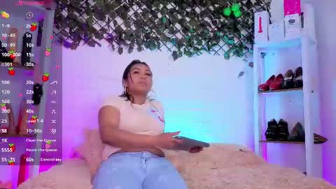 Snapshot of louise_nails chatting on 06/30/26, 06:42 LouIse online show from 06/30/26, 06:42