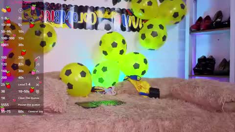 Snapshot of louise_nails chatting on 07/04/26, 01:56 LouIse online show from 07/04/26, 01:56