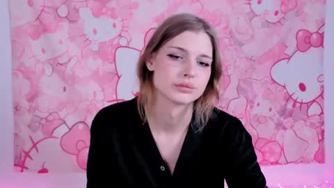 Snapshot of louisekane chatting on 07/19/26, 04:22 LouiseKane online show from 07/19/26, 04:22