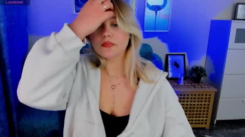 Loise online show from 10/31/25, 09:16