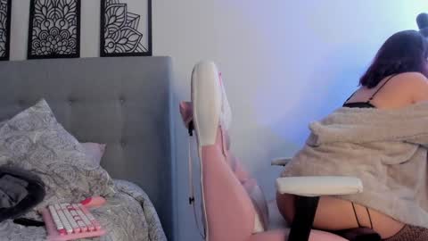 Snapshot of lourreinstounn chatting on 01/28/25, 10:12 Lourrein Stoun   Independiente online show from 01/28/25, 10:12