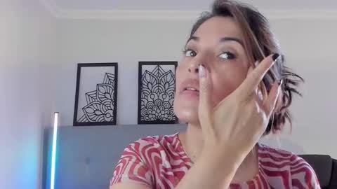 Snapshot of lourreinstounn chatting on 09/25/25, 06:33 Lourrein Stoun   Independiente online show from 09/25/25, 06:33