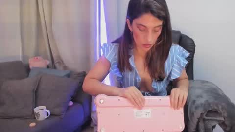 Snapshot of lourreinstounn chatting on 02/25/26, 02:32 Lourrein Stoun Independiente online show from 02/25/26, 02:32