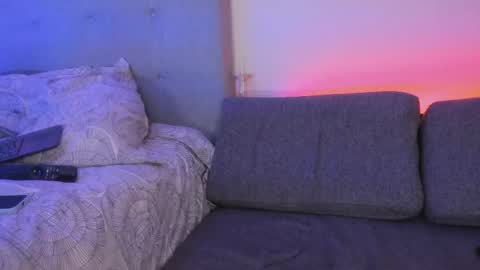 Snapshot of lourreinstounn chatting on 02/28/26, 05:19 Lourrein Stoun Independiente online show from 02/28/26, 05:19