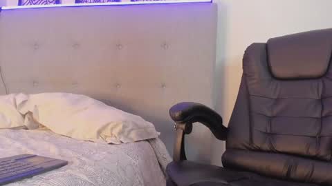 Snapshot of lourreinstounn chatting on 07/27/26, 06:37 Lourrein Stoun Independiente online show from 07/27/26, 06:37