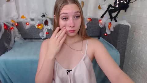 love bella  online show from 10/10/25, 12:42