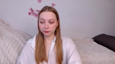 Snapshot of love_bella_ chatting on 03/16/26, 12:06 love bella online show from 03/16/26, 12:06