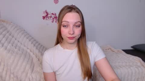 Snapshot of love_bella_ chatting on 03/30/26, 12:11 love bella online show from 03/30/26, 12:11