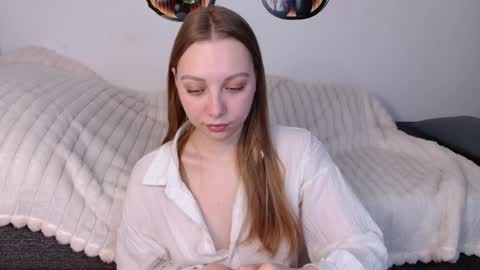 Snapshot of love_bella_ chatting on 04/06/26, 12:19 love bella online show from 04/06/26, 12:19