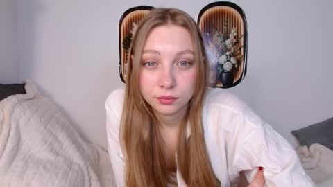 Snapshot of love_bella_ chatting on 04/08/26, 12:10 love bella online show from 04/08/26, 12:10