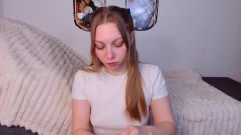 Snapshot of love_bella_ chatting on 04/09/26, 12:32 love bella online show from 04/09/26, 12:32