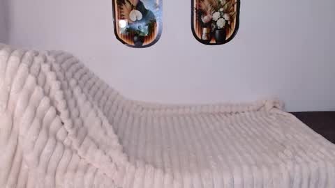 Snapshot of love_bella_ chatting on 04/15/26, 12:17 love bella online show from 04/15/26, 12:17