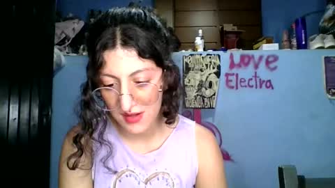 Snapshot of love_electra chatting on 03/26/26, 01:44 love_electra online show from 03/26/26, 01:44