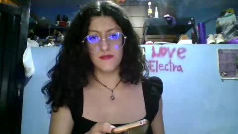 Snapshot of love_electra chatting on 04/07/26, 12:33 love_electra online show from 04/07/26, 12:33