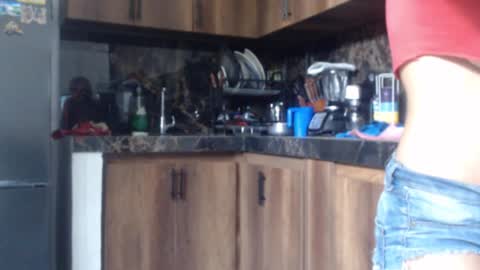 Snapshot of love_gatubela chatting on 09/17/25, 05:58 Nina online show from 09/17/25, 05:58