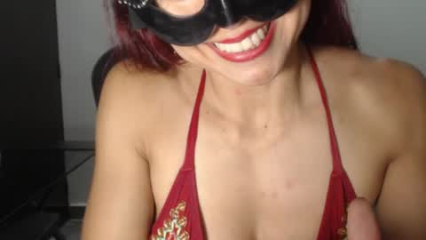 Snapshot of love_gatubela chatting on 09/22/25, 07:27 Nina online show from 09/22/25, 07:27