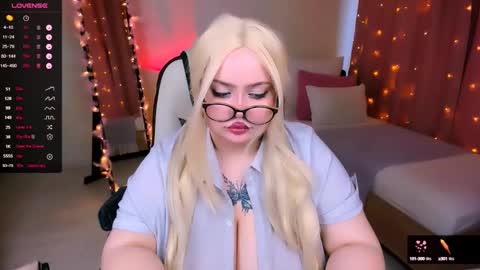 Snapshot of love_insidee chatting on 03/02/25, 11:29 Sailor online show from 03/02/25, 11:29