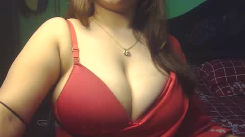 Snapshot of love_luna_angel chatting on 12/28/24, 09:30 Luna online show from 12/28/24, 09:30