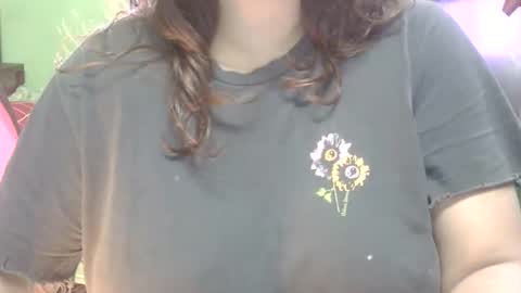 Snapshot of love_luna_angel chatting on 04/07/26, 01:39 Luna online show from 04/07/26, 01:39