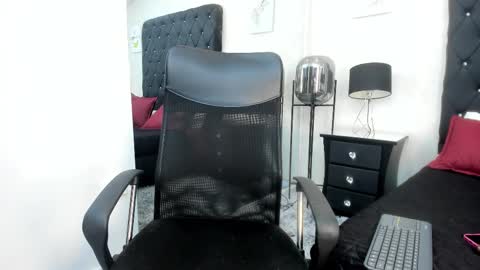 Snapshot of love_melany0 chatting on 12/04/25, 05:54 Melany online show from 12/04/25, 05:54