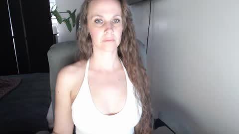 Snapshot of love_on_ chatting on 12/01/24, 11:04 LoVe On online show from 12/01/24, 11:04