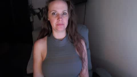 Snapshot of love_on_ chatting on 12/04/24, 10:35 LoVe On online show from 12/04/24, 10:35